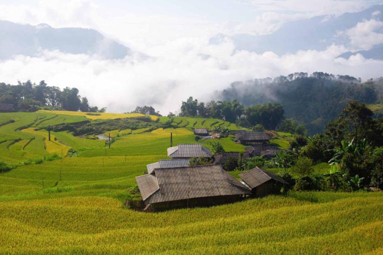 Du Gia Village is nestled in Ha Giang’s mountains, offering tranquil natural beauty.