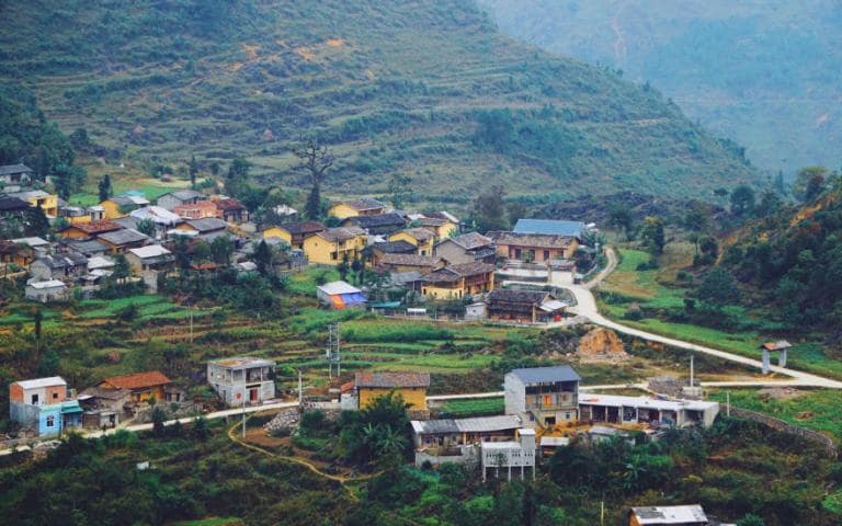 Lo Lo Chai Village, located near the Vietnam-China border, lies beside the Lung Cu Flag Tower.