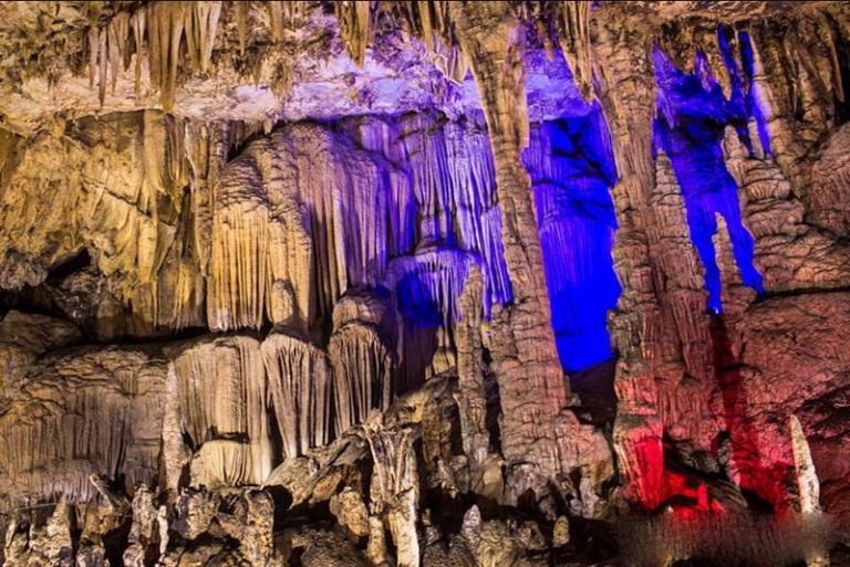 Lung Khuy Cave: a hidden gem 3 km from Tam Sơn, accessible on foot.