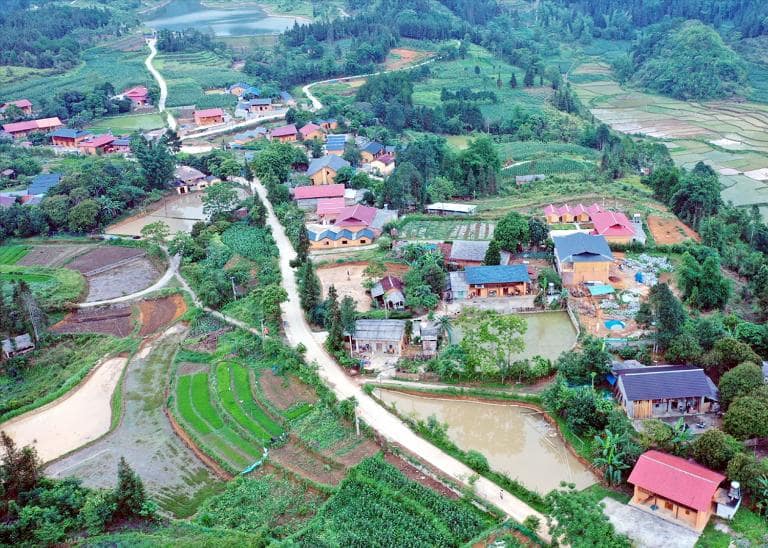 Arriving in Nam Dam Village: a peaceful retreat awaits you.