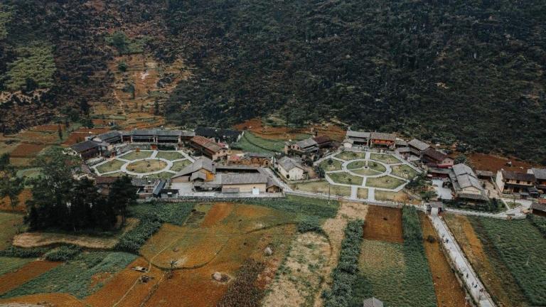 Pa Vi Village is a peaceful H'Mong cultural gem nestled in Ha Giang's mountains.