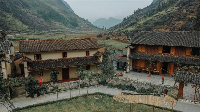 Pa Vi Village boasts unique H'Mong architecture and 168 homestay rooms.