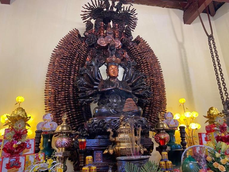 Sung Khanh Pagoda features a lotus stupa and stunning religious artworks