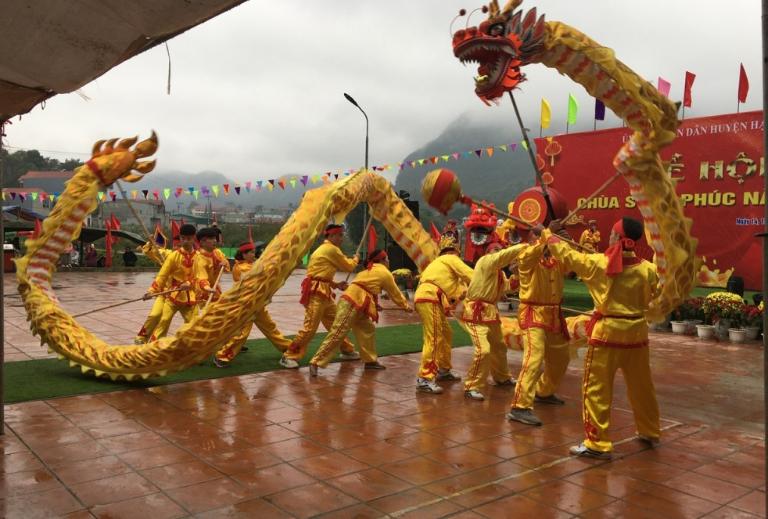 The Lồng Tồng Festival, linked to Sung Khanh Pagoda, celebrates good fortune