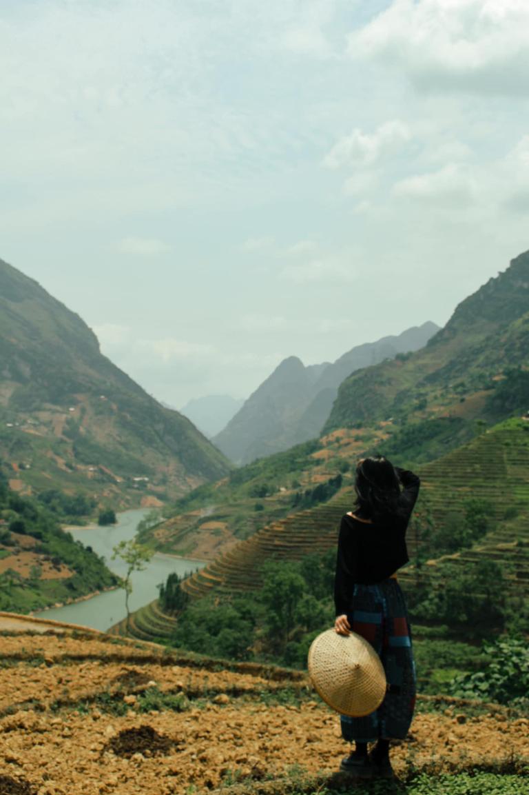 Thien Huong Village is breathtaking in autumn, with colorful foliage and serene views