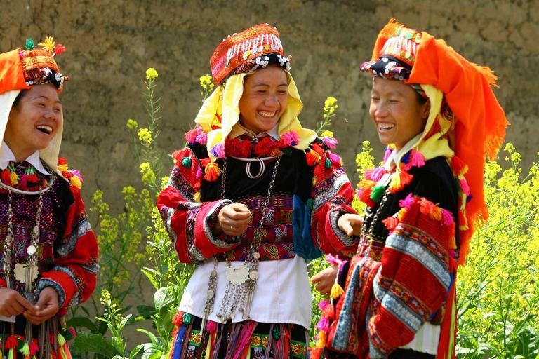 At year-end, Thien Huong Village blooms with vibrant mustard flowers.