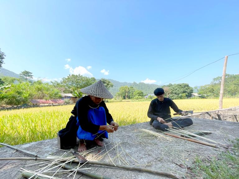 Thon Tha's artisans excel in traditional bamboo weaving, crafting unique and functional handmade baskets.