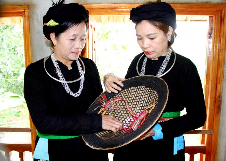 the locals place great emphasis on preserving and maintaining the intangible cultural heritage of their ancestors, such as Then singing and dancing, plowing dances, conical hat dances, bowl dances, 