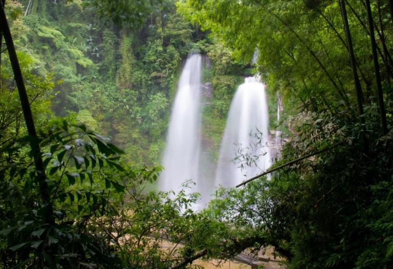 Tien Waterfall's water comes from Ta Ngan Stream, originating in Bac Ha, Lao Cai. 