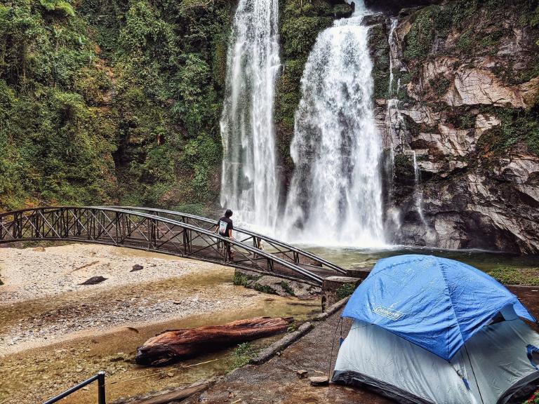 Picnicking at Tien Waterfall offers a peaceful escape, blending with nature.