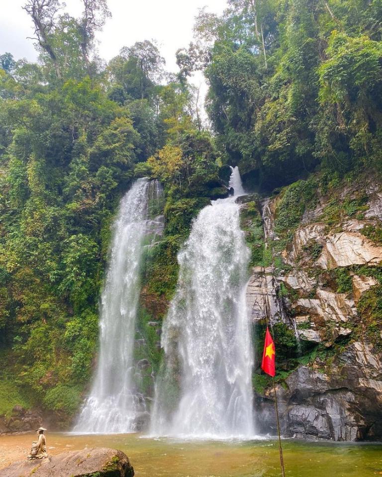 A cursed girl’s hair formed Tien Waterfall, symbolizing eternal, tragic love. ( Source: Collected)