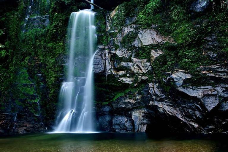 Tien Waterfall is an ideal destination for nature lovers and those seeking tranquility 