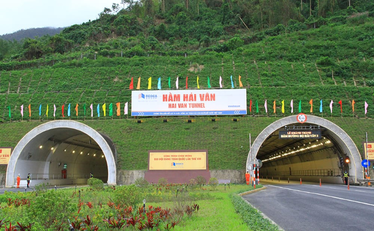 Hai Van Pass Motorbike Tour