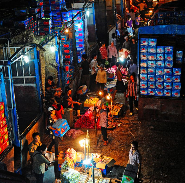 Long Bien Market