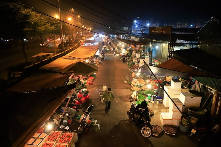 Long Bien Market