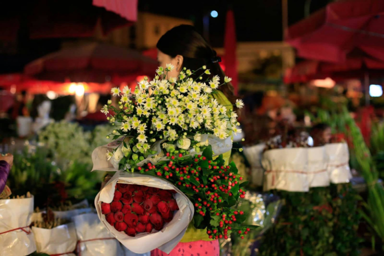 Quang Ba Flower Market