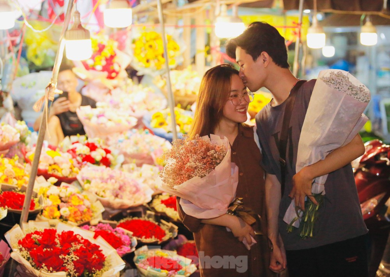 Quang Ba Flower Market