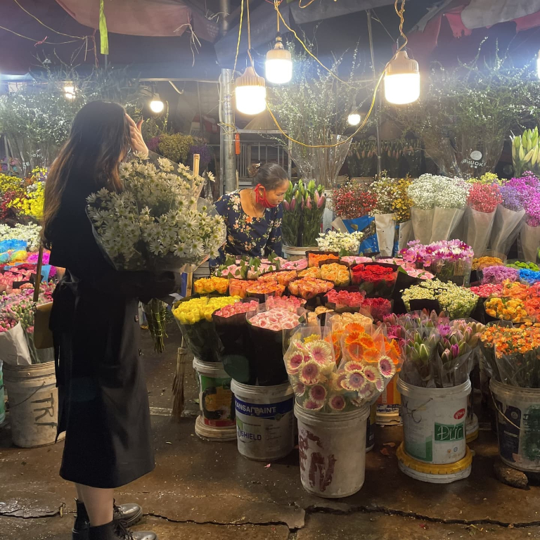 Quang Ba Flower Market