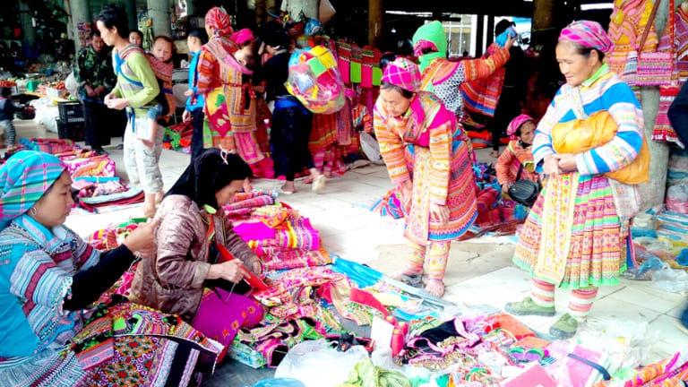 Where to Buy Traditional Handicrafts and Souvenirs in Ha Giang