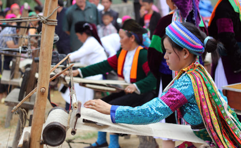 Where to Buy Traditional Handicrafts and Souvenirs in Ha Giang