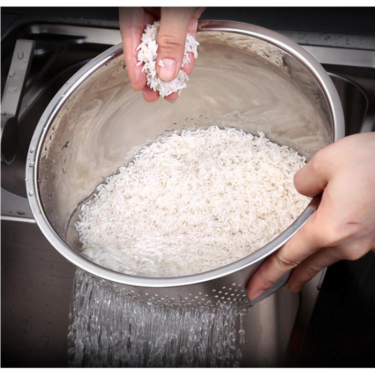 Sticky rice needs to be soaked for 6-8 hours to achieve its perfect soft and chewy texture.