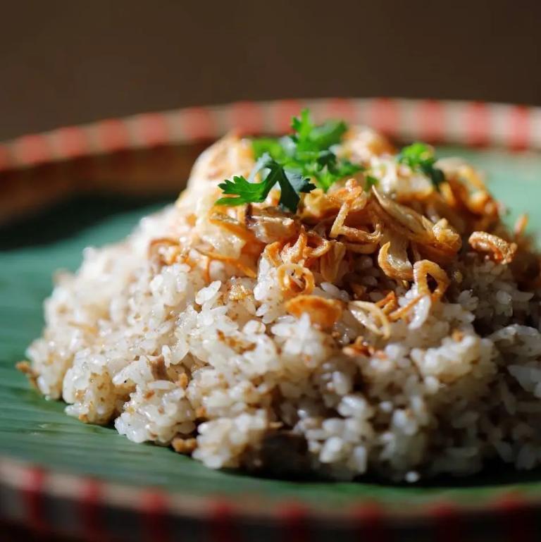 Ant egg sticky rice is a unique seasonal dish found in Ngoc Luong commune in Nho Quan district