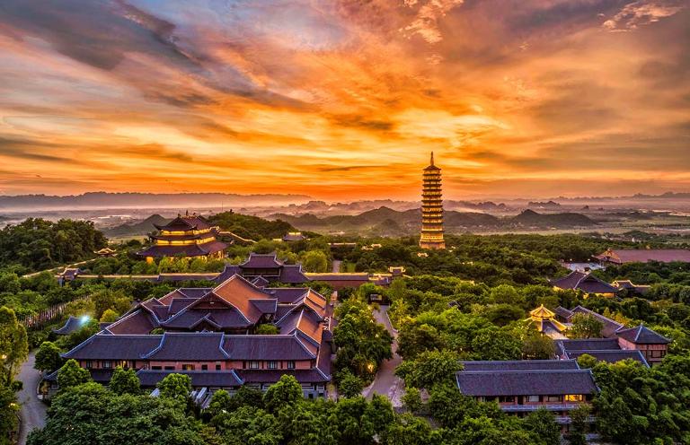 Bai Dinh holds multiple records: Asia’s longest Arhat corridor and Vietnam’s largest bronze Buddha.