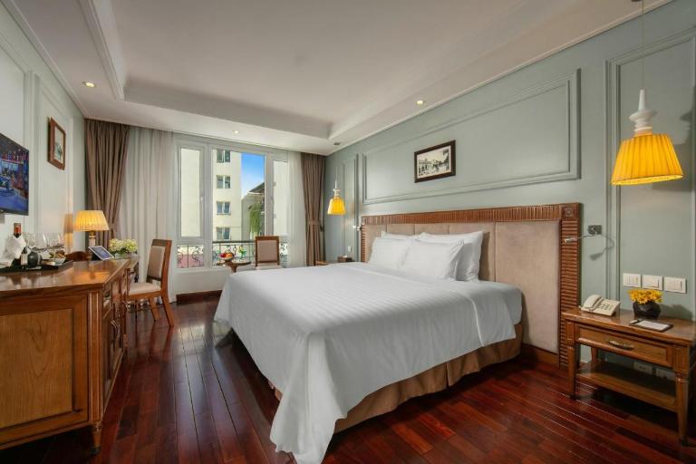 Hanoi Pearl Hotel is centrally located at number 6, Bao Khanh lane, Hoan Kiem, Hanoi.