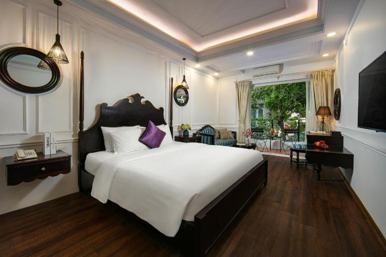 San Boutique Hotel offers cozy rooms, exceptional service, and a prime location in Hanoi's Old Quarter. 