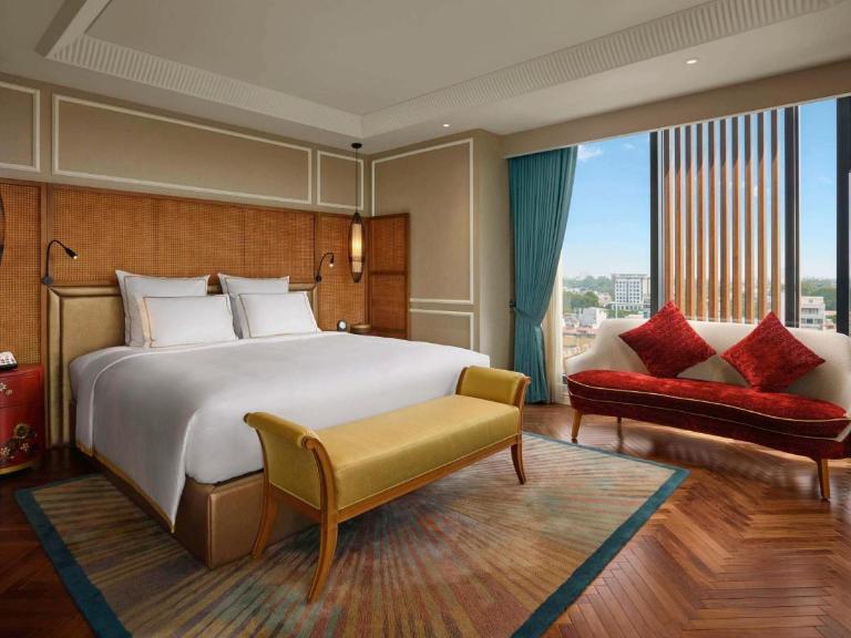 The Grand Mercure Hanoi features 181 spacious rooms and a variety of luxury amenities.