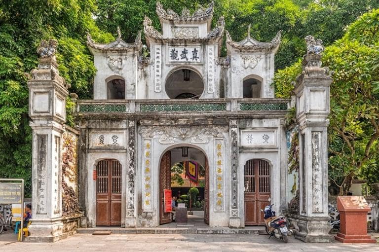 Quan Thanh Temple is a historic Taoist temple dedicated to the guardian deity of Hanoi, dating back to the 11th century.