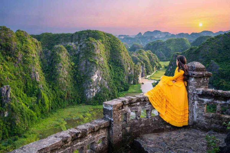 Conquer Mua Cave by climbing 500 steps to enjoy stunning panoramic views of Ninh Binh’s karst landscapes.