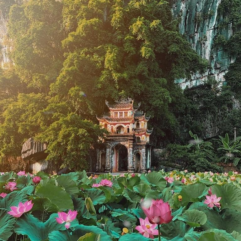 Fairy Pond enchants with its mirror-like waters and legends of heavenly fairies.