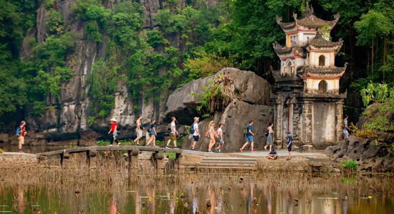 Reach Bich Dong via car, motorbike, or bus from Ninh Binh city, just 3 km away.