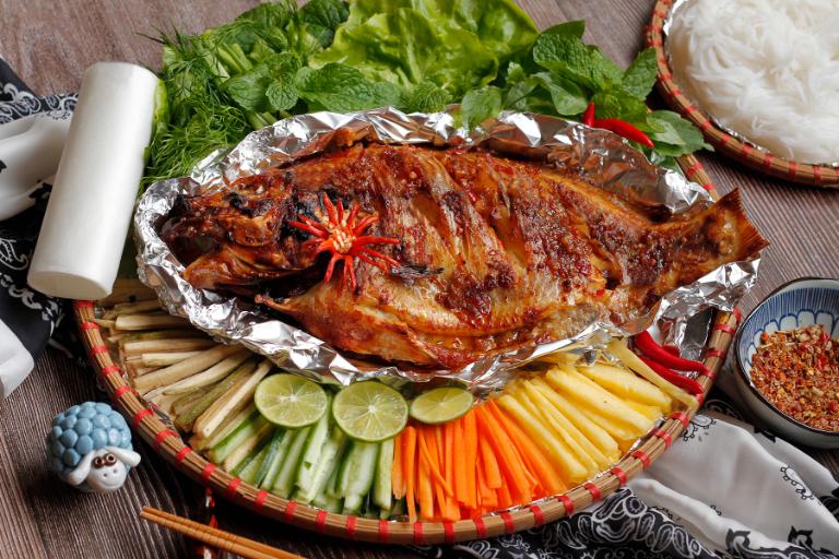 The Thai Bac Restaurant, located at Km12 Silver Waterfall, is famous for its delicious grilled stream fish.