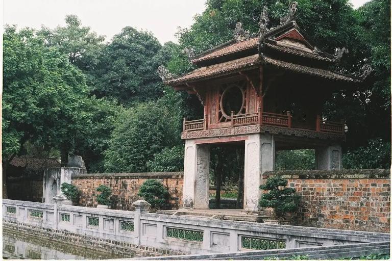 A city of art and literature, Hanoi nurtures creativity with institutions like the Vietnam Fine Arts Museum, a key Hanoi fact