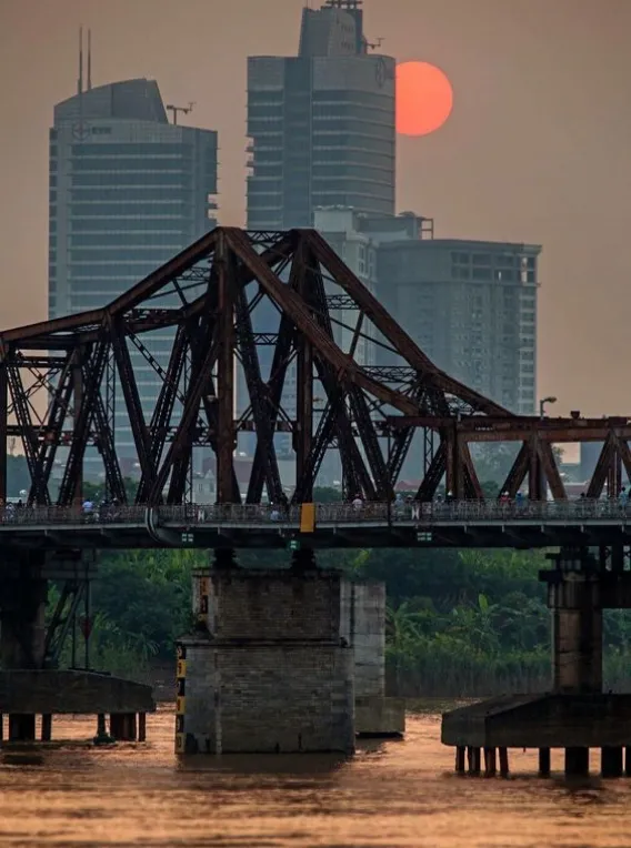 Long Bien Bridge