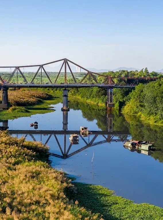 Long Bien Bridge 