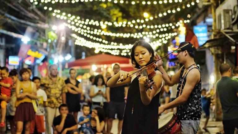 Enjoy live music and street performances at Hanoi Walking Street, offering cultural entertainment every weekend.