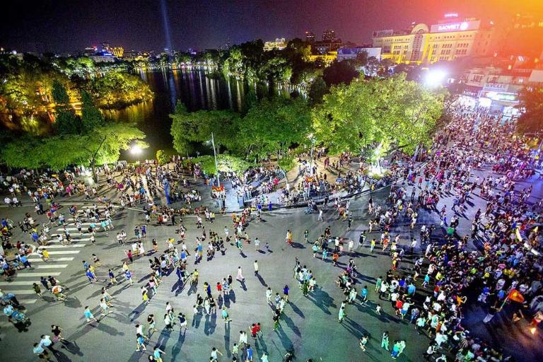 Hanoi Walking Street becomes vibrant and lively in the evening, bustling with locals and tourists.