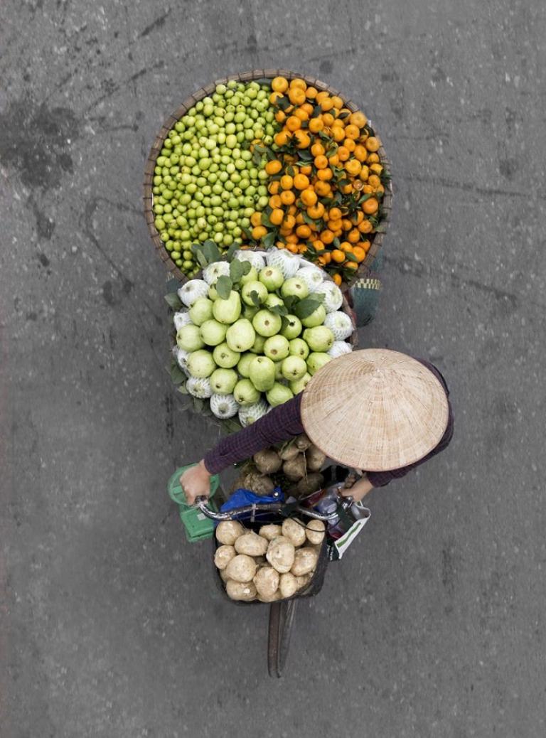 Mixed fruits at Hanoi Walking Street offer a refreshing, healthy snack.