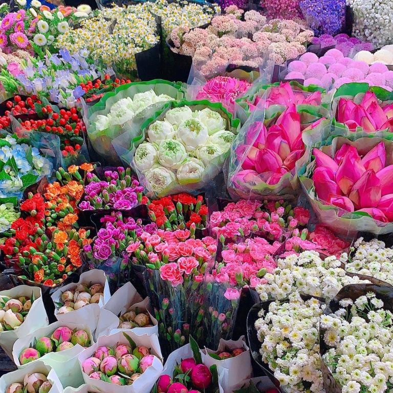 Quang Ba Flower Market: A colorful haven, offering fresh blooms and the fragrance of Hanoi’s floral beauty. - Hanoi's Nightlife