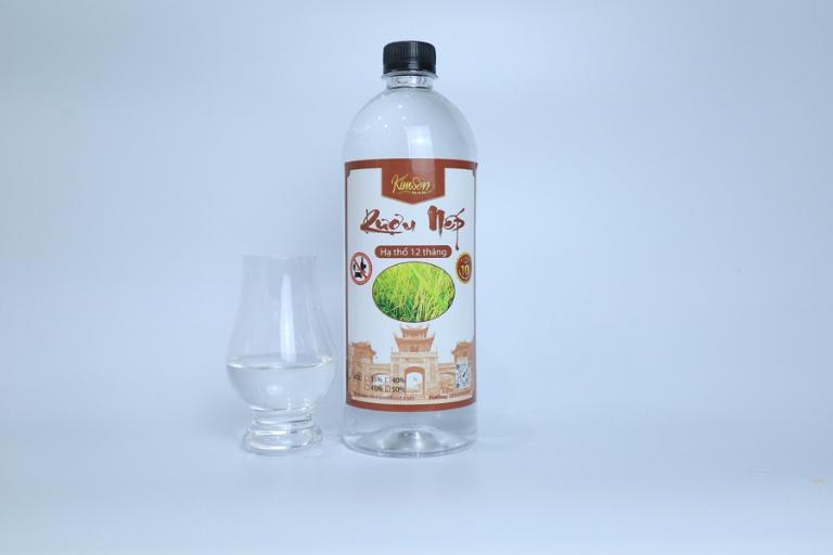 Kim Son Sticky Rice Wine is a smooth, aromatic wine made from fermented glutinous rice in Kim Son District.