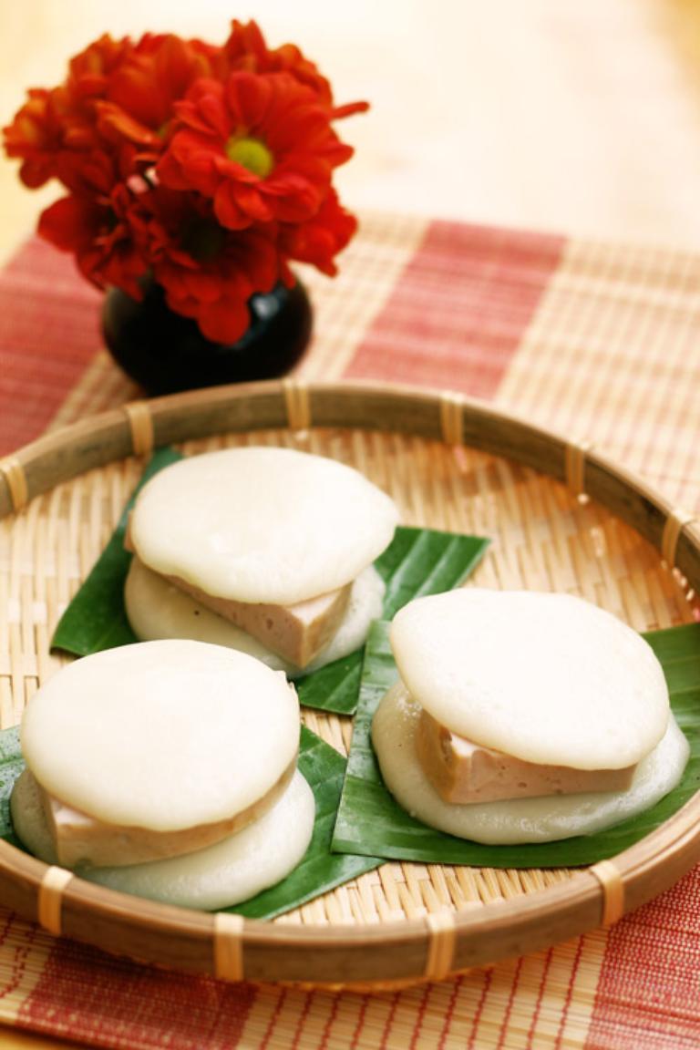 Pau Plau is a Sapa dessert with creamy mung bean filling and rich glutinous rice flavor.