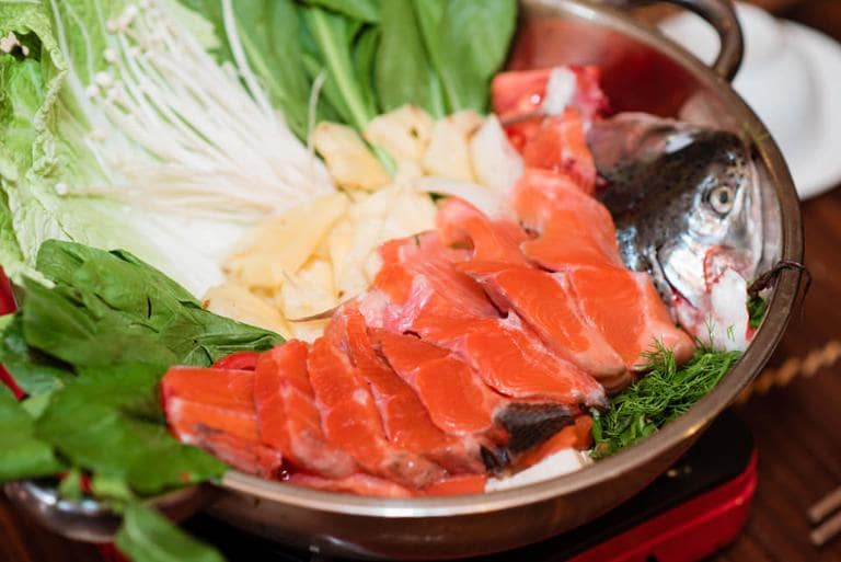 Sapa’s salmon hotpot combines fresh salmon and local herbs, perfect for the cold weather.