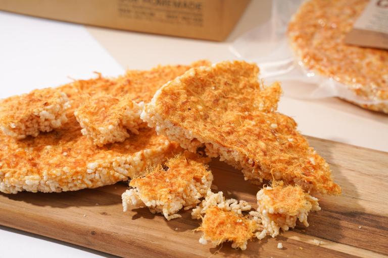 At 35,000 VND for 200g, Truong An Crispy Rice is a budget-friendly treat with pork floss and savory flavor.