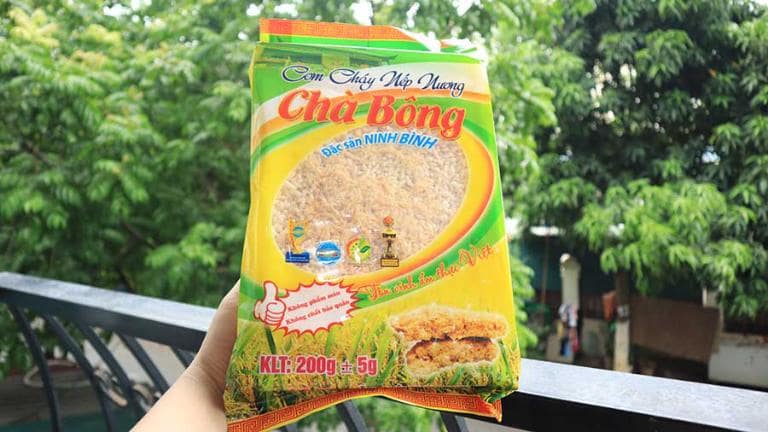 Premium crispy rice, safe for all, offers addictive taste and makes a perfect gift for any age.Heritage crispy rice, sold at Trang An, combines traditional flavor and exquisite packaging. 