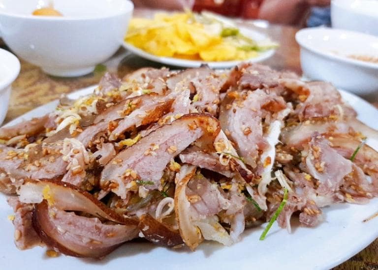 Ninh Binh goat meat is highly nutritious, rich in protein, and low in fat, making it a healthy choice.