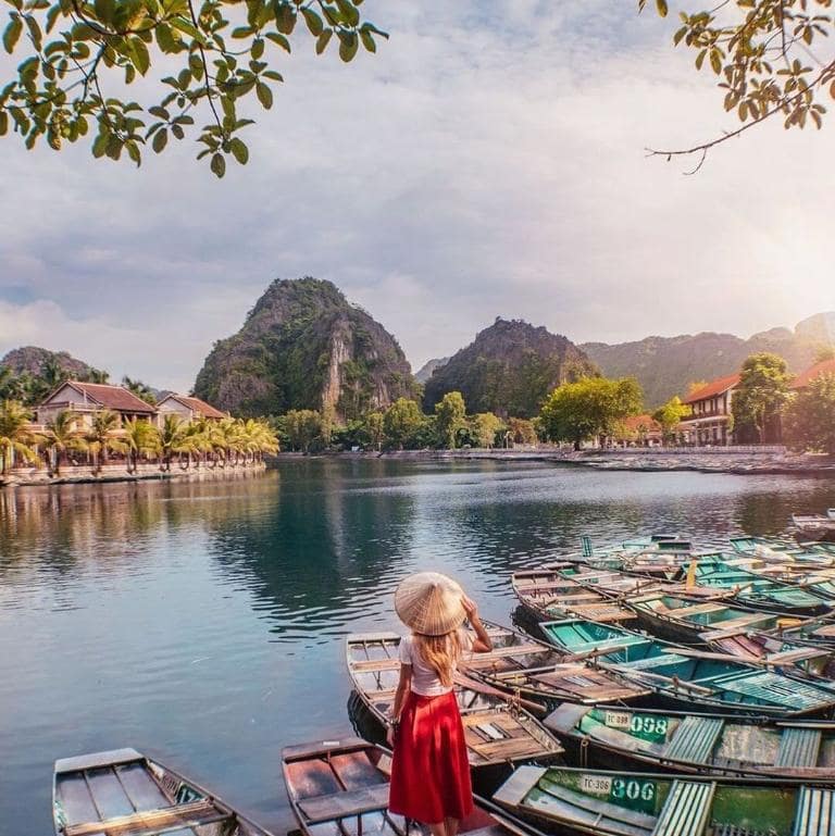 Wear light, breathable clothing and comfortable shoes for your Tam Coc boat adventure.