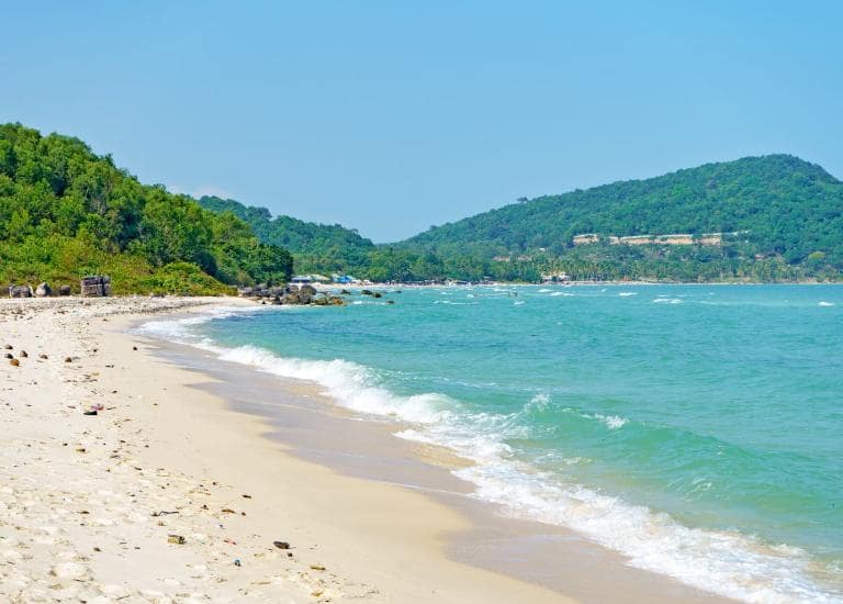 Hai Tien Beach is located in Thanh Hoa province, about 150 km from Hanoi